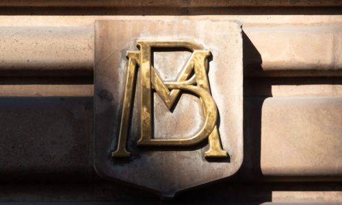 Banxico eleva tasa de interés en 75 puntos base